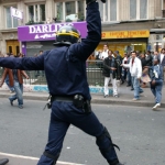 Controle d'identite et manifestation dans le quartier Chateau d'Eau sur le boulevard de Strasbourg avec intervention des CRS.

Paris, le 5 octobre 2005.

Credit : Sebastien ORTOLA