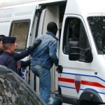 Controle d'identite et manifestation dans le quartier Chateau d'Eau sur le boulevard de Strasbourg avec intervention des CRS.

Paris, le 5 octobre 2005.

Credit : Sebastien ORTOLA