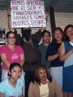 foto_con_carta_digna