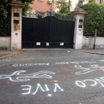 ROMA  2 LUGLIO 2006
MANIFESTAZIONE DAVANTI ALL'AMBASCIATA MESSICANA PER  CHIEDERE LA LIBERAZIONE DEI DETENUTI DI ATENCO E OXACA
IN MESSICO E PER CONDANNARE L'OPERATO DELLA POLIZIA MESSICANA
FOTO STEFANO MONTESI